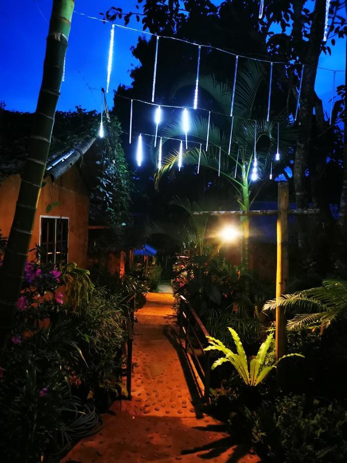 บ้านดินโฮมสเตย์ ปางอุ๋ง Ban Huai Makhuea Som エクステリア 写真