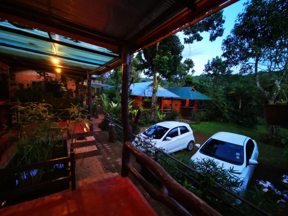 บ้านดินโฮมสเตย์ ปางอุ๋ง Ban Huai Makhuea Som エクステリア 写真