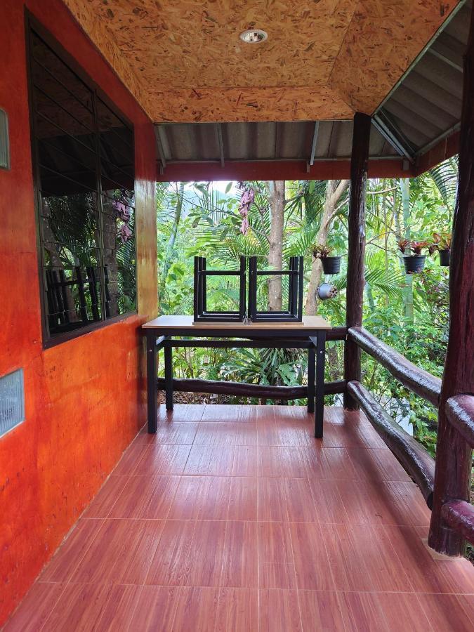 บ้านดินโฮมสเตย์ ปางอุ๋ง Ban Huai Makhuea Som エクステリア 写真